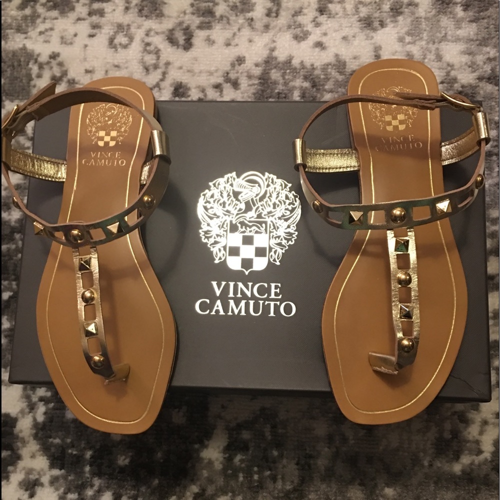 New Vince Camuto “VE-SHELLA” Leather Sandals